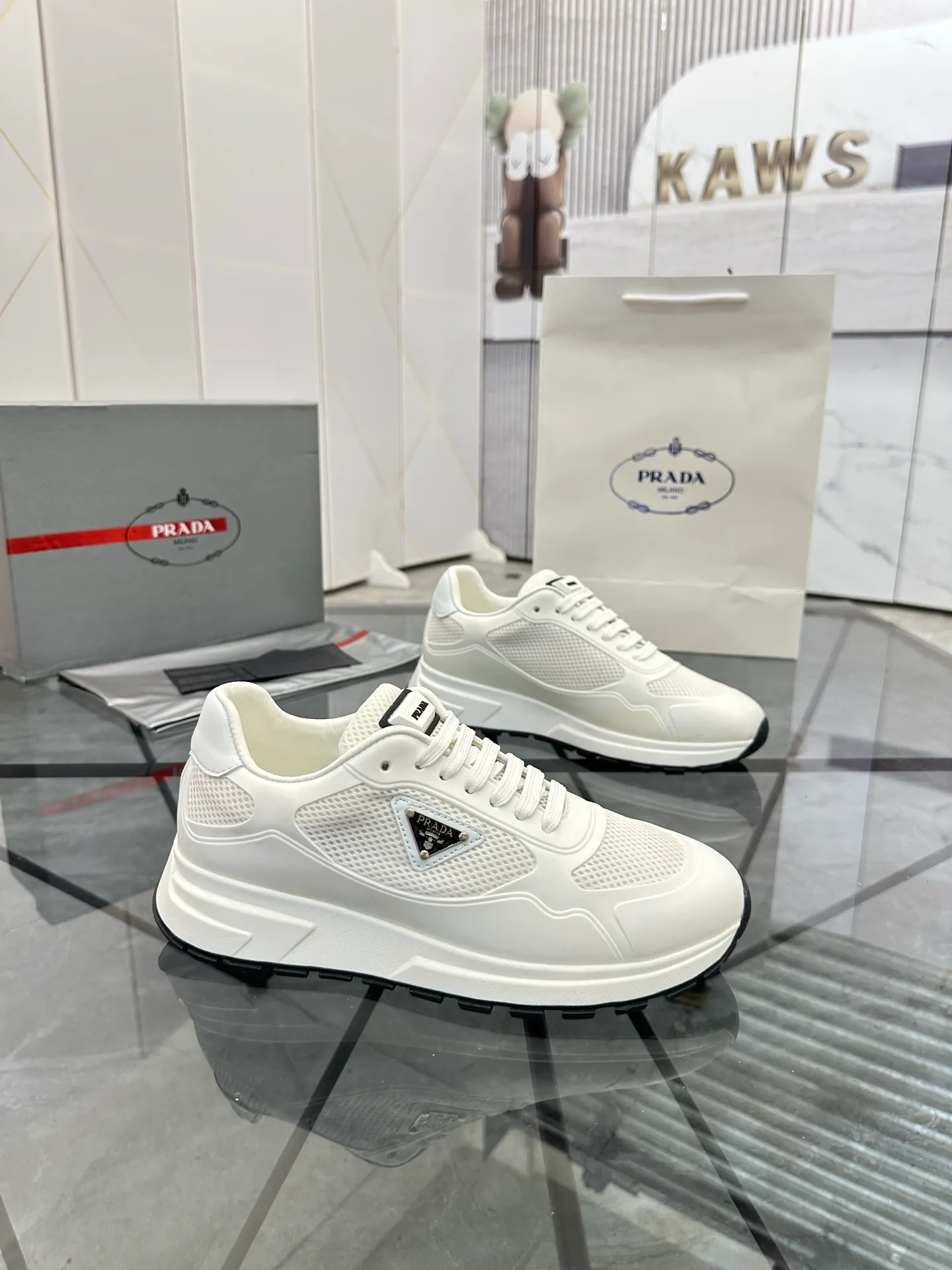 Men's shoes for sale 💰: 💰P600¥ High-end top quality Product trademark: Prada *"Prada*" low-top casual shoes Regular size: 38-45 (can be customized to 46) Product materials: Upper imported glue splicing original material, breathable lining, cowhide foot pads, original outsole. Number: 832